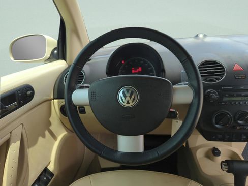 Used 2008 Volkswagen Beetle SE FWD image 15