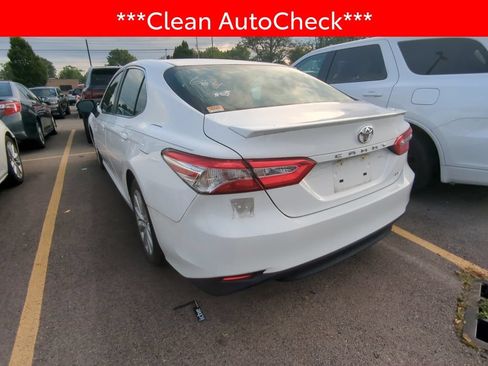Used 2018 Toyota Camry LE FWD image 4