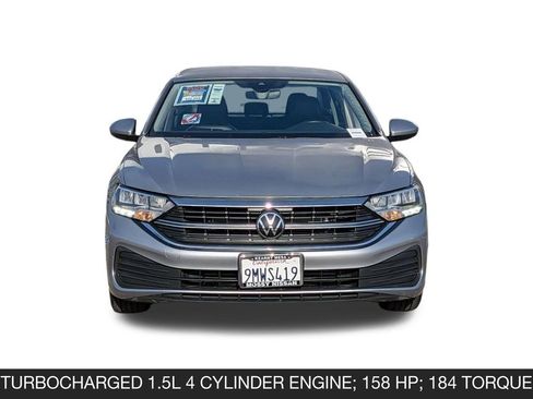 Used 2024 Volkswagen Jetta SE FWD image 4