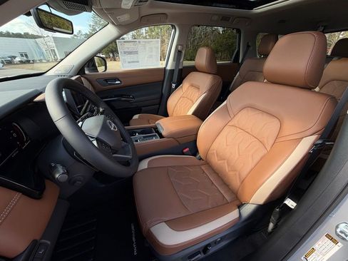 New 2026 Nissan Pathfinder Platinum FWD image 12