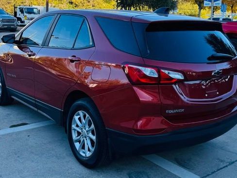 Used 2020 Chevrolet Equinox LS w/ LS Convenience Package image 4