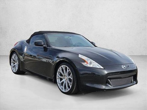 Used 2011 Nissan 370Z Roadster image 3