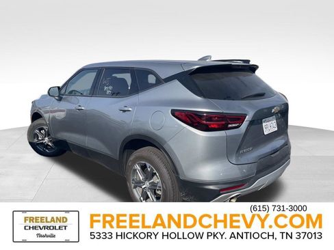 Used 2025 Chevrolet Blazer LT FWD image 3