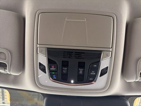 Certified 2025 Acura RDX w/ Technology Package image 28