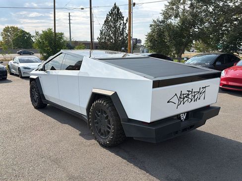 Used 2024 Tesla Cybertruck Cyberbeast AWD/4WD image 5