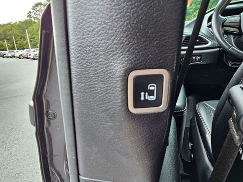 Used 2020 Chrysler Pacifica Touring w/ S Appearance Package image 12