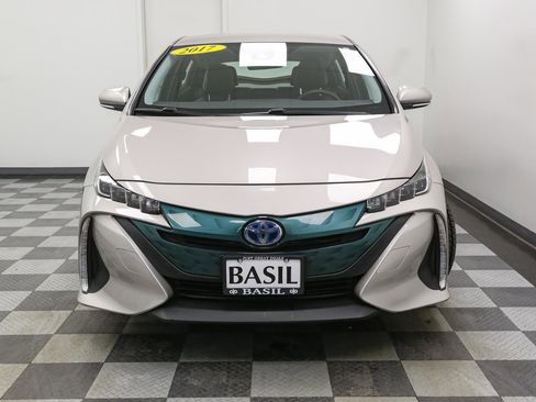 Used 2017 Toyota Prius Prime Premium image 3