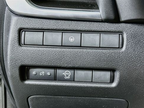 Used 2023 Nissan Rogue SV FWD image 17
