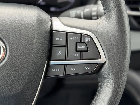 Certified 2025 Toyota Sienna XLE w/ XLE Plus Package AWD/4WD image 15