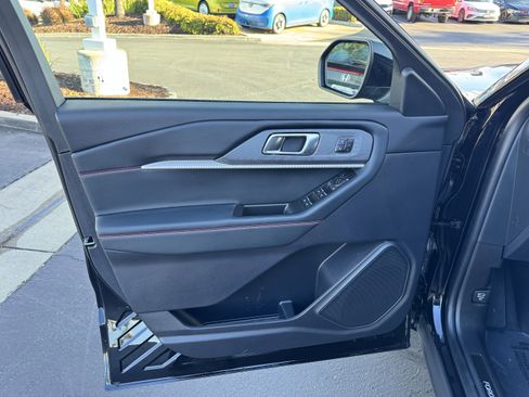 Used 2025 Ford Explorer ST image 13