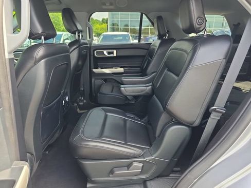 Used 2020 Ford Explorer XLT w/ Equipment Group 202A RWD image 11