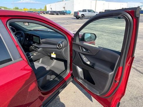 New 2027 Chevrolet Equinox LT w/ LPO, Floor Liner Package FWD image 28