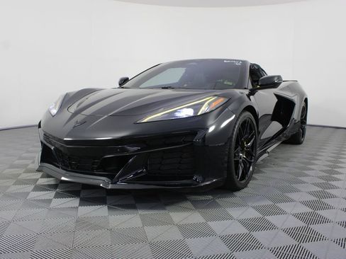 Used 2025 Chevrolet Corvette Z06 RWD image 4