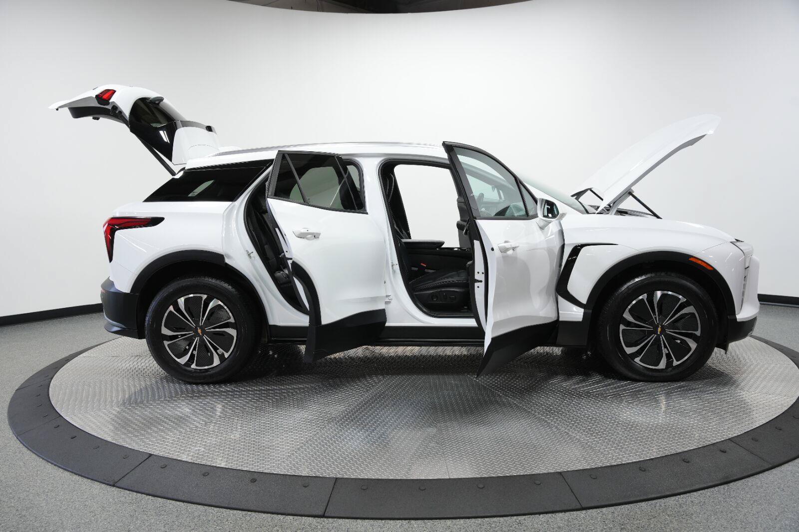 Certified 2024 Chevrolet Blazer EV LT AWD/4WD image 12