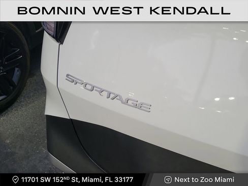 Used 2024 Kia Sportage EX image 6