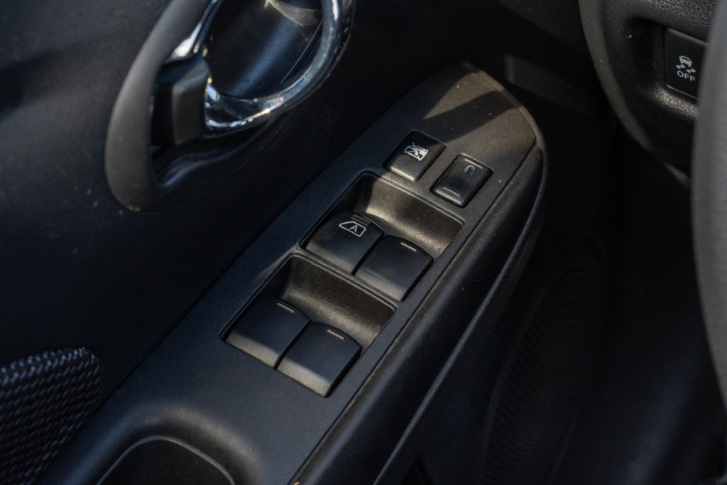Used 2017 Nissan Versa SV FWD image 19