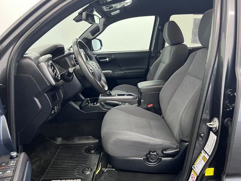 Used 2018 Toyota Tacoma TRD Off-Road AWD/4WD image 5
