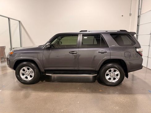 Used 2020 Toyota 4Runner SR5 Premium image 8