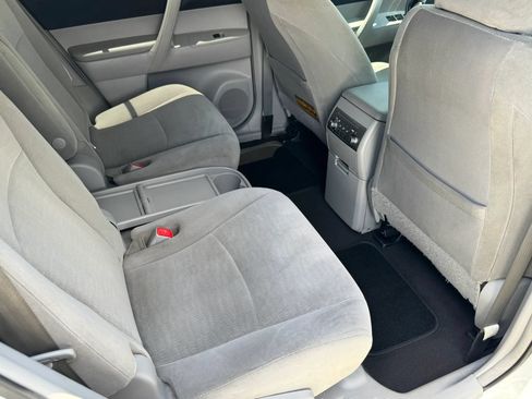Used 2012 Toyota Highlander FWD w/ Tech Pkg image 17