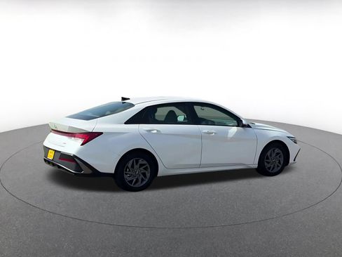Used 2026 Hyundai Elantra Hybrid FWD image 12