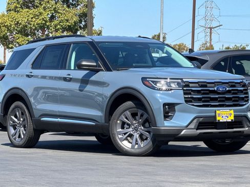 New 2025 Ford Explorer Active w/ Active Comfort Package image 2