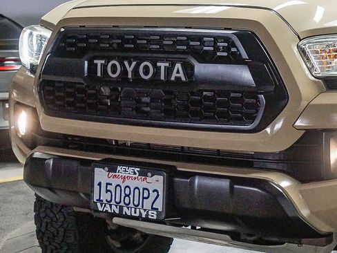 Used 2019 Toyota Tacoma TRD Off-Road w/ Technology Package image 5
