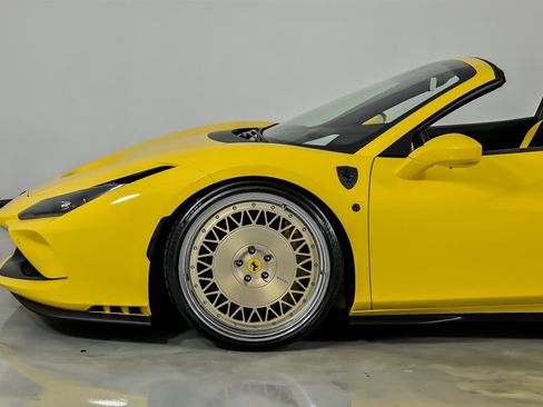 Used 2021 Ferrari F8 Tributo image 7