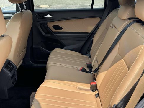Used 2023 Volkswagen Tiguan SE w/ Panoramic Sunroof Package AWD/4WD image 12