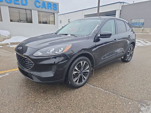 Certified 2022 Ford Escape SE w/ SE Sport Appearance Package AWD/4WD image 2
