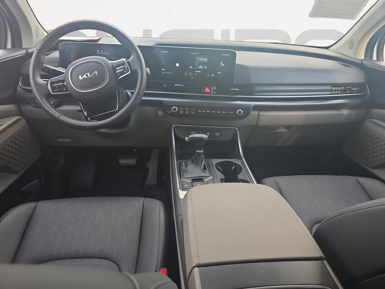 Certified 2026 Kia Carnival FWD image 2