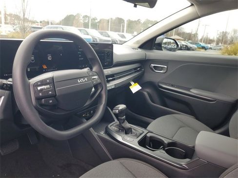 New 2025 Kia K4 LXS image 11
