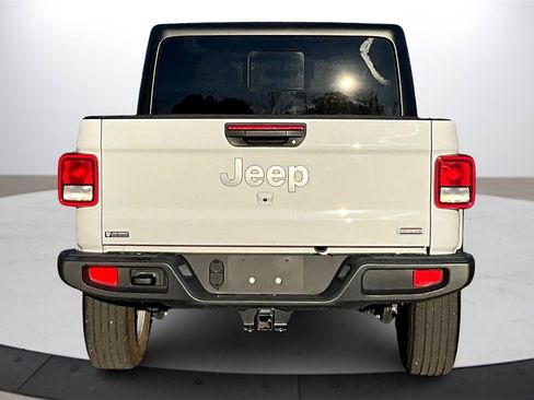 Certified 2022 Jeep Gladiator Overland w/ Popular Equipment Package image 7
