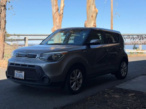 Used 2014 Kia Soul + FWD image 32