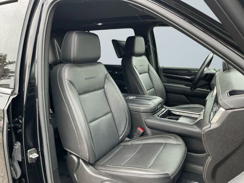 Used 2021 GMC Yukon XL Denali image 16