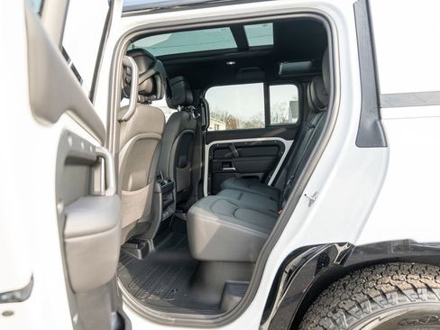 New 2026 Land Rover Defender 110 X-Dynamic SE image 20