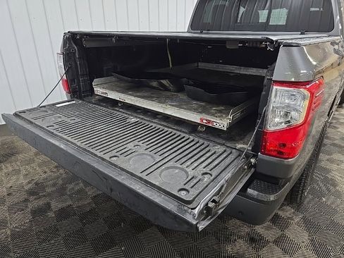 Used 2021 Nissan Titan SV w/ SV Convenience Package image 11