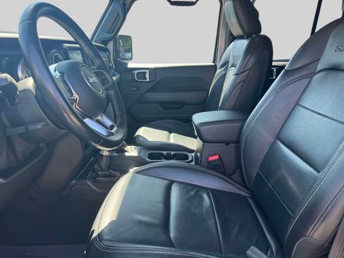 Used 2018 Jeep Wrangler Unlimited Sahara AWD/4WD image 13