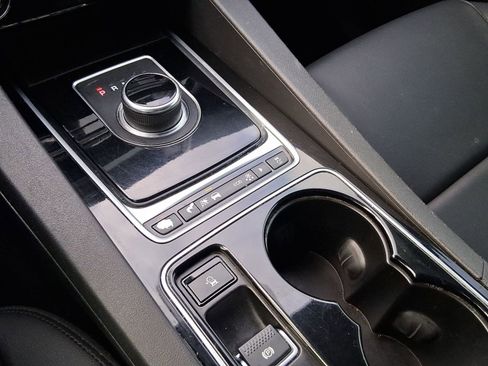 Used 2017 Jaguar F-PACE Premium image 27