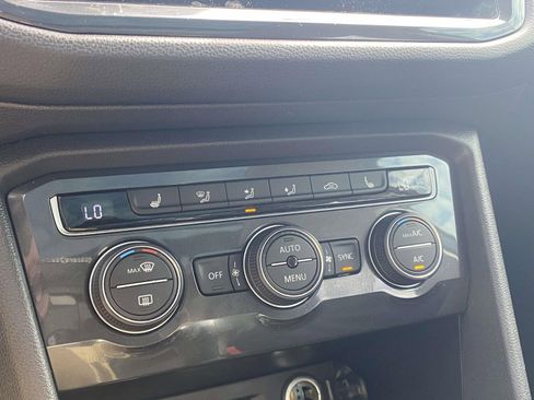 Used 2020 Volkswagen Tiguan SE w/ Panoramic Sunroof Package image 20