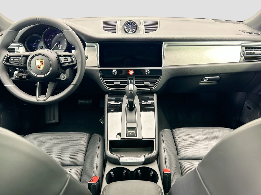 Used 2026 Porsche Macan AWD/4WD image 16