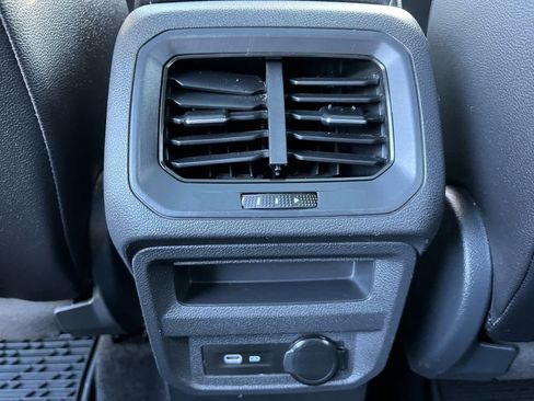 Used 2021 Volkswagen Tiguan S image 37