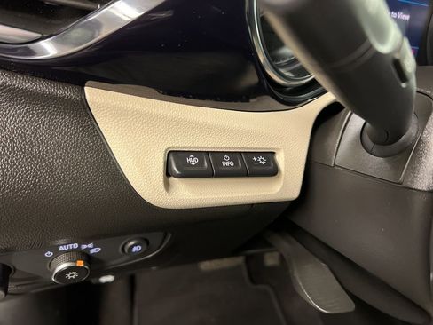 Used 2021 Buick Encore GX Essence w/ Advanced Technology Package image 25