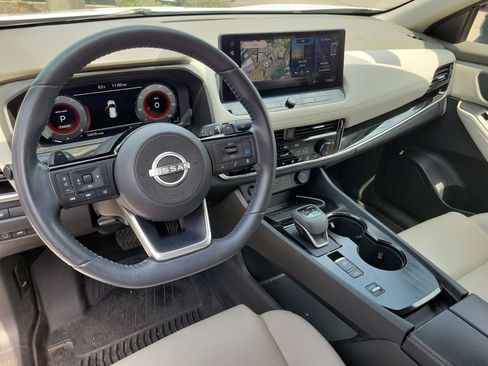 Used 2024 Nissan Rogue SL w/ SL Premium Package FWD image 11