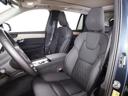Used 2025 Volvo XC90 B6 Plus w/ Protection Package Premier AWD/4WD image 20
