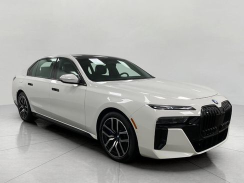 Certified 2025 BMW 760i xDrive w/ Executive Package image 1
