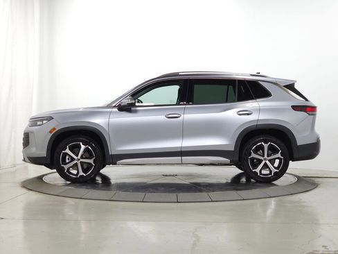 Used 2025 Volkswagen Tiguan SE AWD/4WD image 6