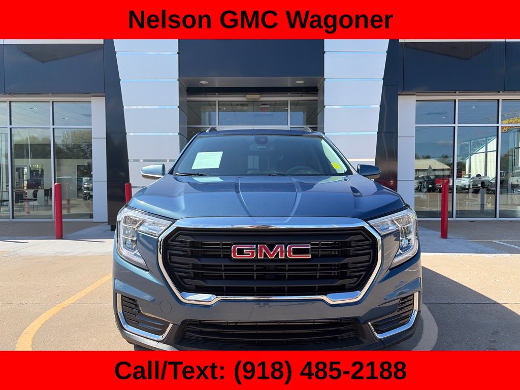 Used 2024 GMC Terrain SLE w/ Driver Convenience Package FWD image 3