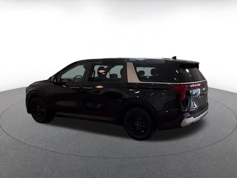 Used 2026 Kia Carnival FWD image 8