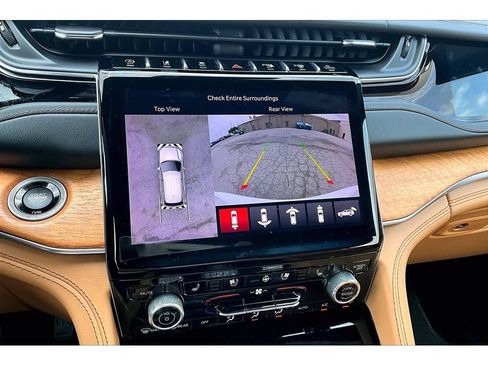 Used 2023 Jeep Grand Cherokee Summit AWD/4WD image 26