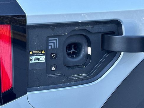 New 2026 Kia EV9 Wind image 5